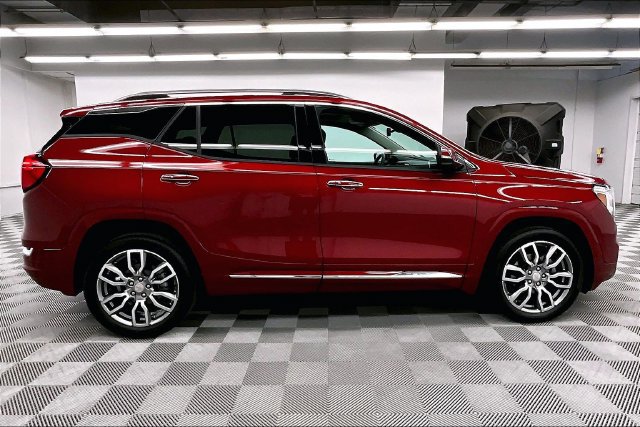 Used 2024 GMC Terrain Denali w/ Denali Premium Package AWD/4WD image 15