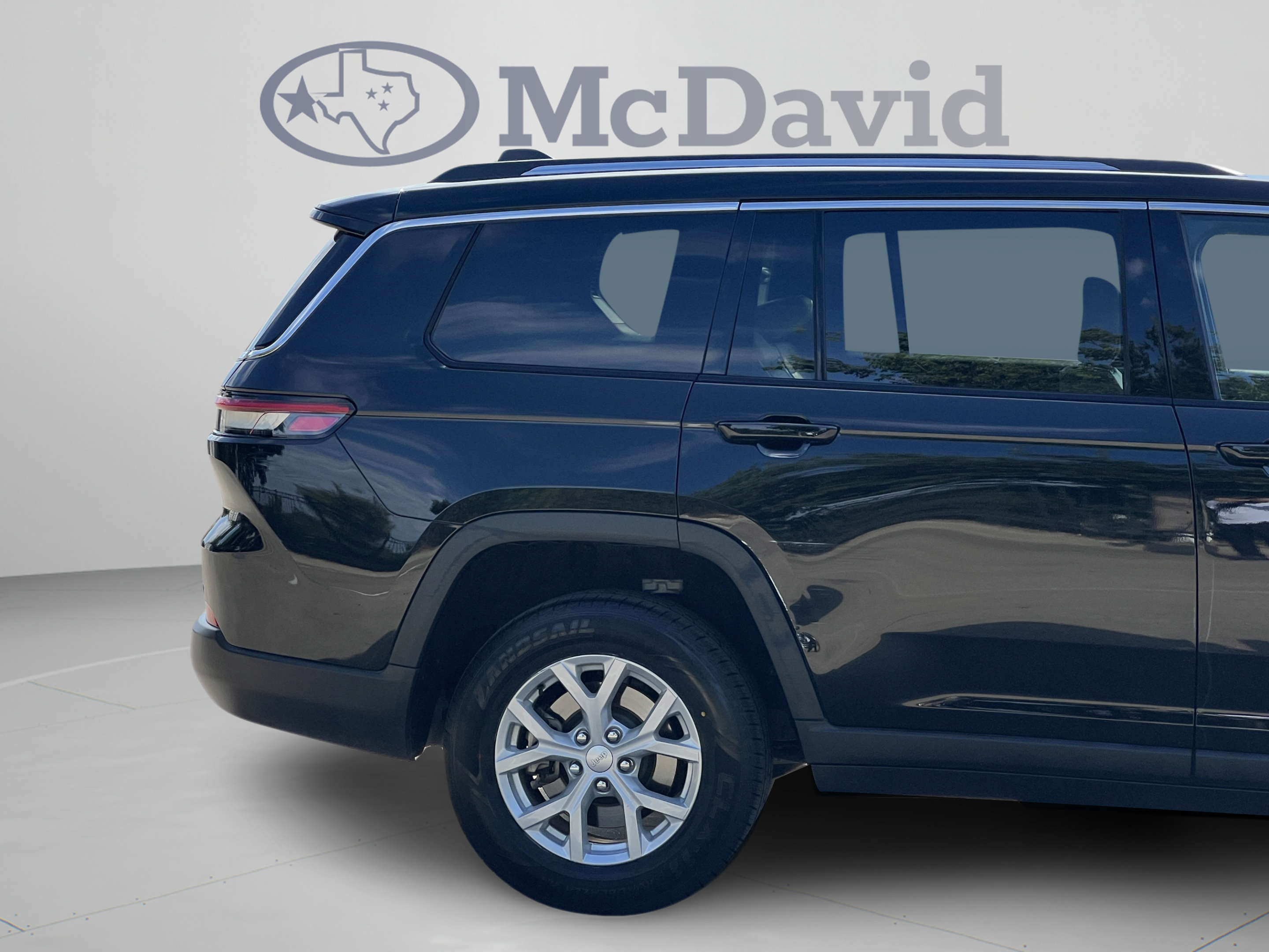 Used 2023 Jeep Grand Cherokee L Limited AWD/4WD image 29