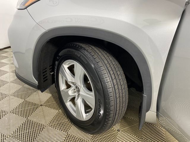 Used 2023 Toyota Highlander LE AWD/4WD image 26