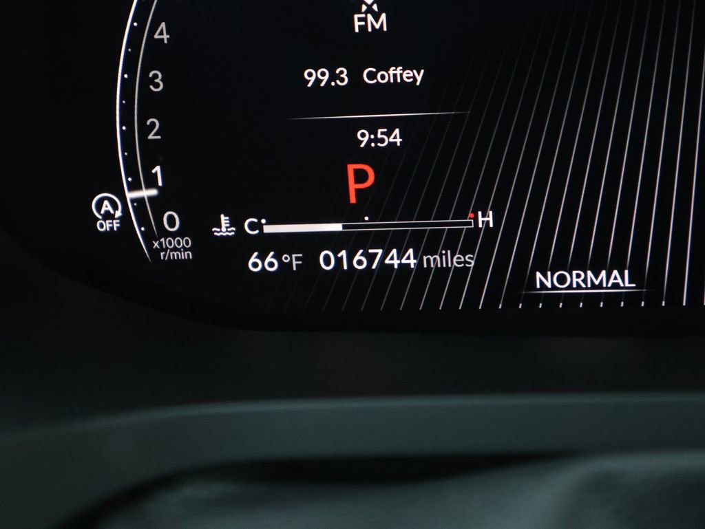 Used 2025 Acura MDX w/ Advance Package image 33