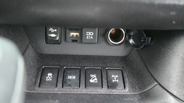Used 2019 Toyota Highlander SE w/ Nightshade Edition AWD/4WD image 29
