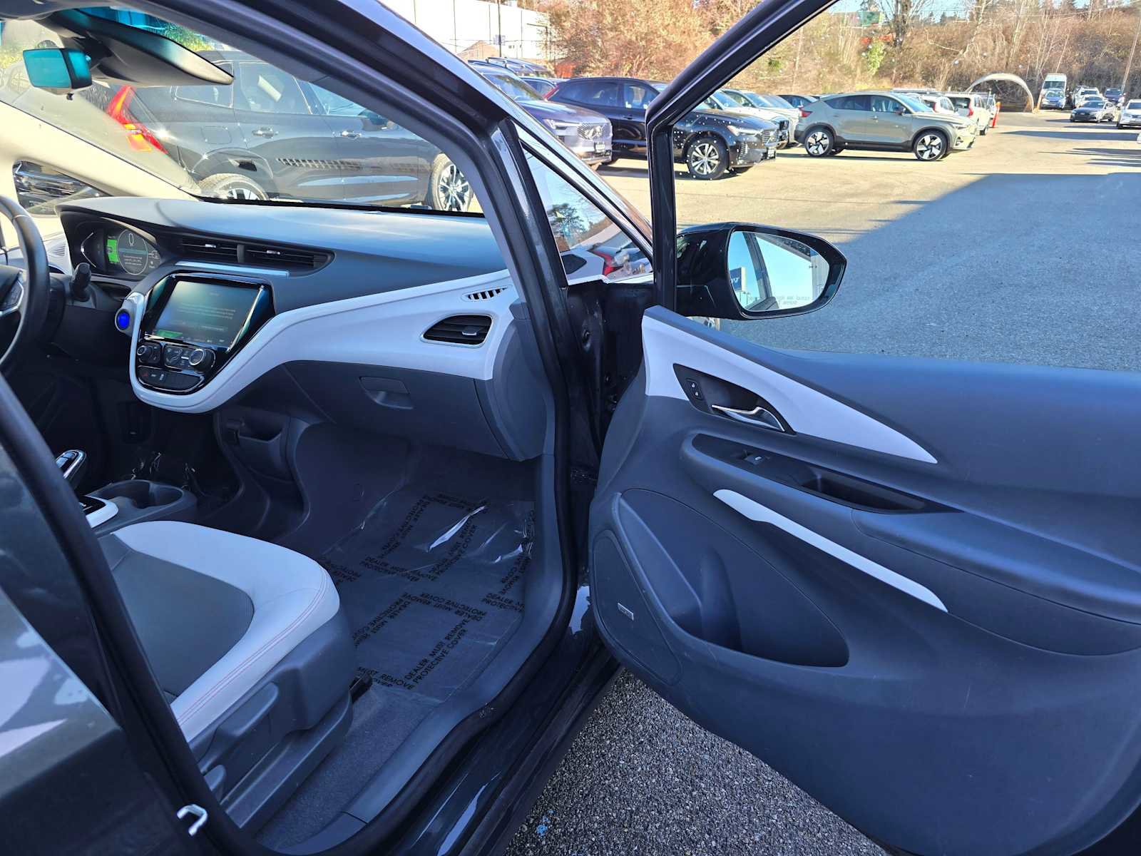 Used 2017 Chevrolet Bolt Premier w/ Driver Confidence II Package image 10