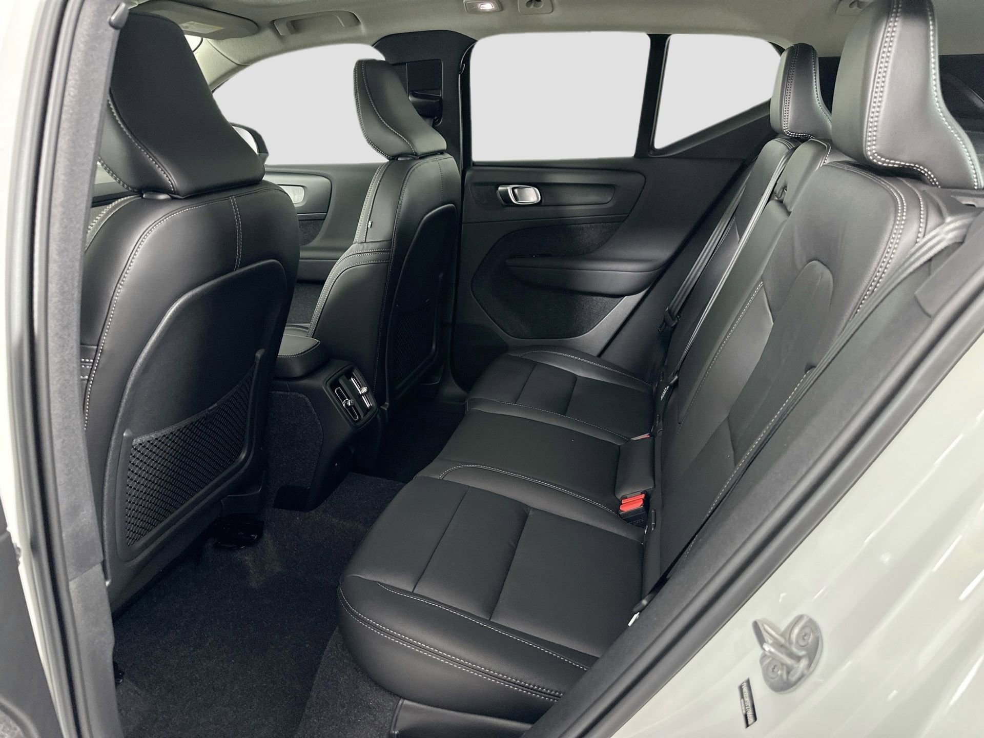 New 2026 Volvo XC40 B4 Core image 23