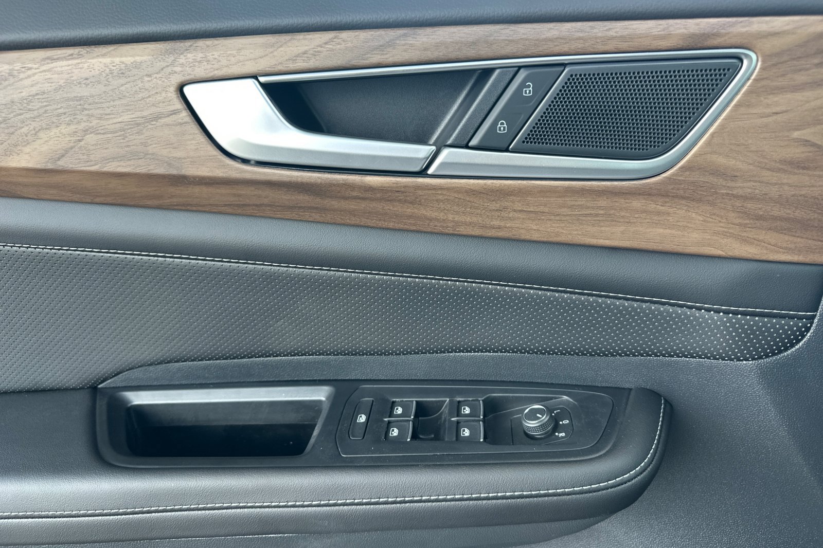New 2026 Volkswagen Atlas SE FWD image 11