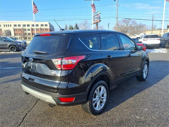 Used 2017 Ford Escape SE image 5