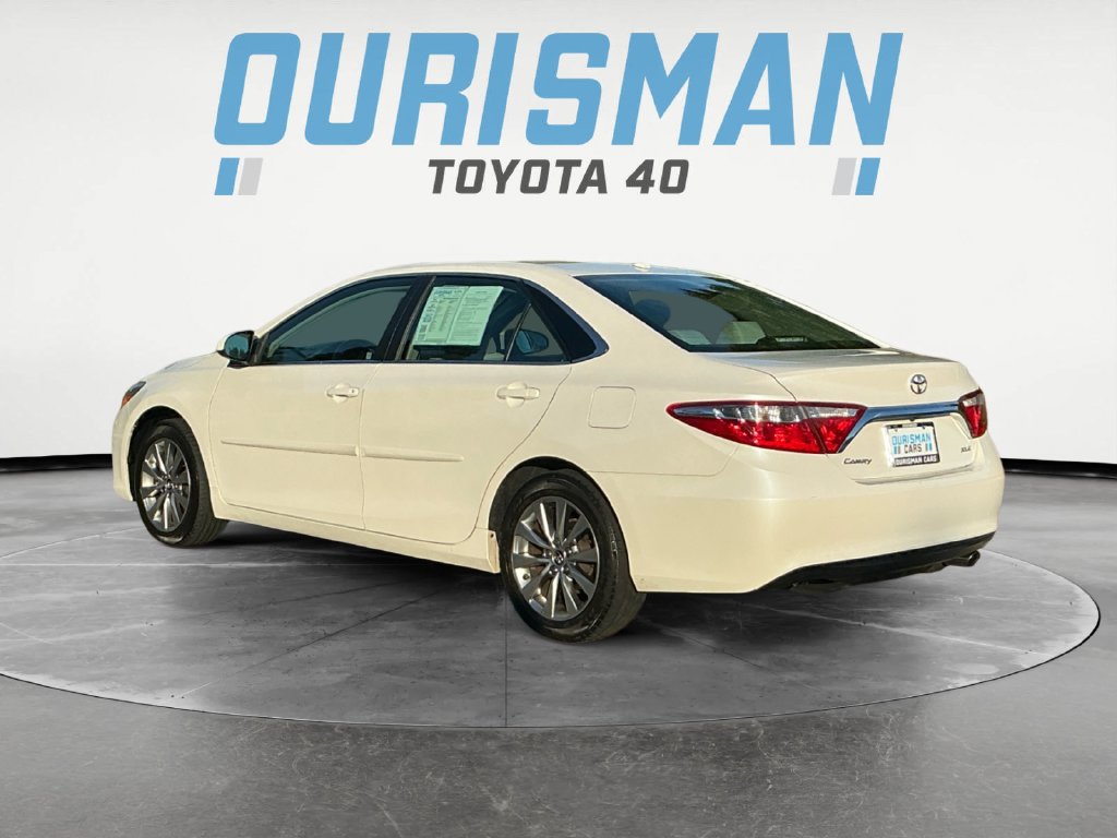 Used 2017 Toyota Camry XLE w/ Moonroof Package FWD image 5