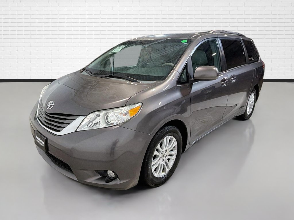 Used 2014 Toyota Sienna XLE FWD image 5