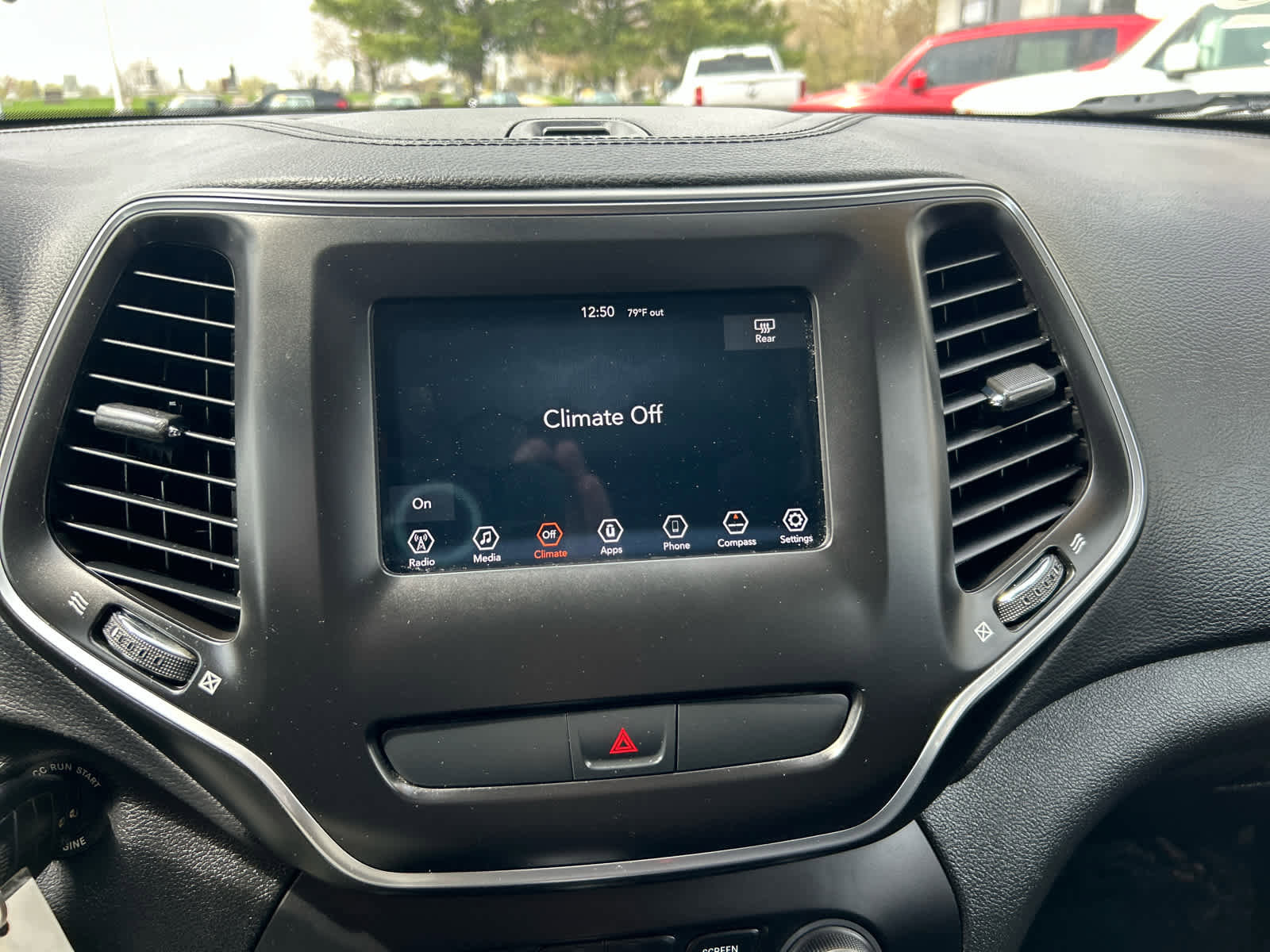 Used 2019 Jeep Cherokee Latitude w/ Popular Appearance Group FWD image 17