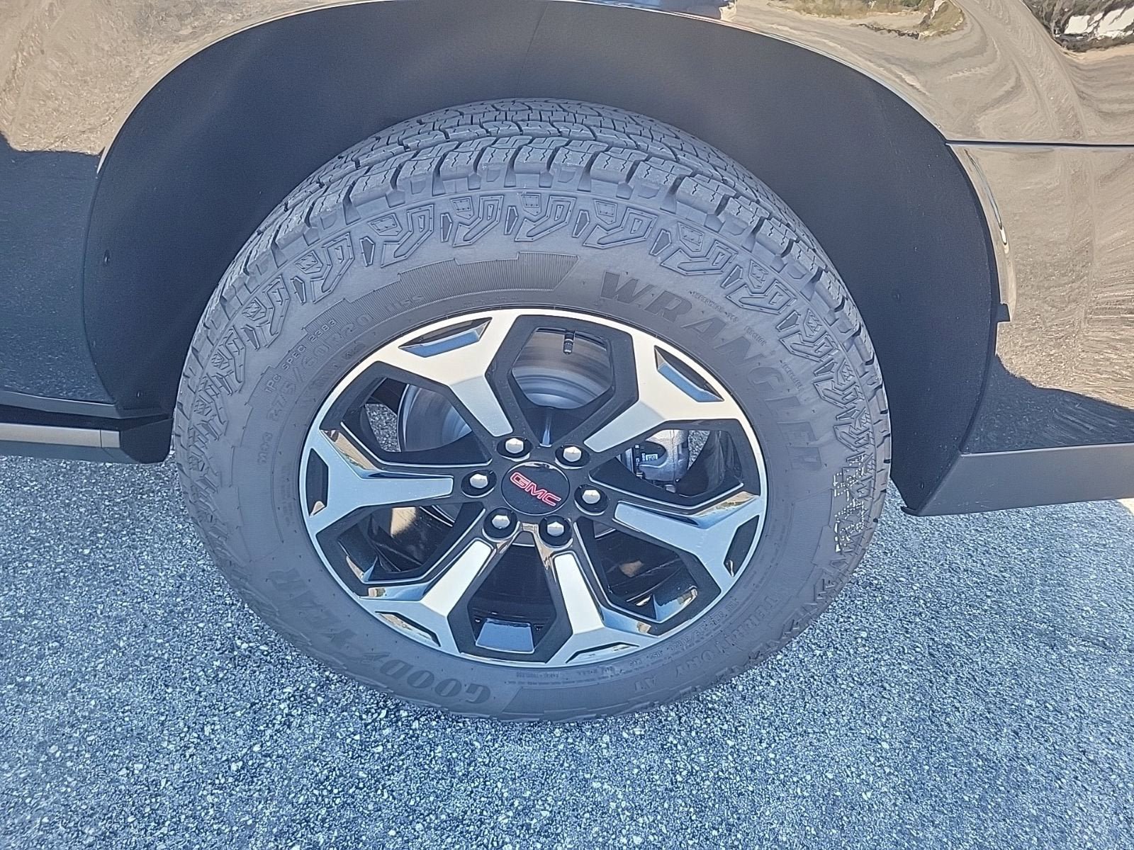 New 2026 GMC Yukon XL AT4 w/ AT4 Premium Plus Package AWD/4WD image 8