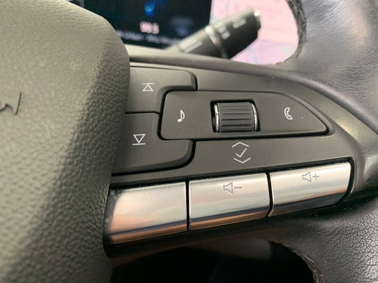 Used 2024 Cadillac XT4 Premium Luxury w/ Cold Weather Package AWD/4WD image 15