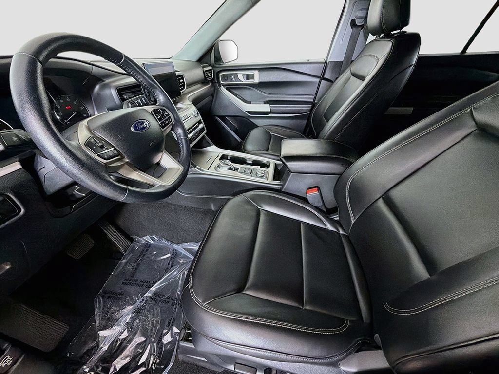 Used 2023 Ford Explorer XLT w/ Equipment Group 202A AWD/4WD image 21