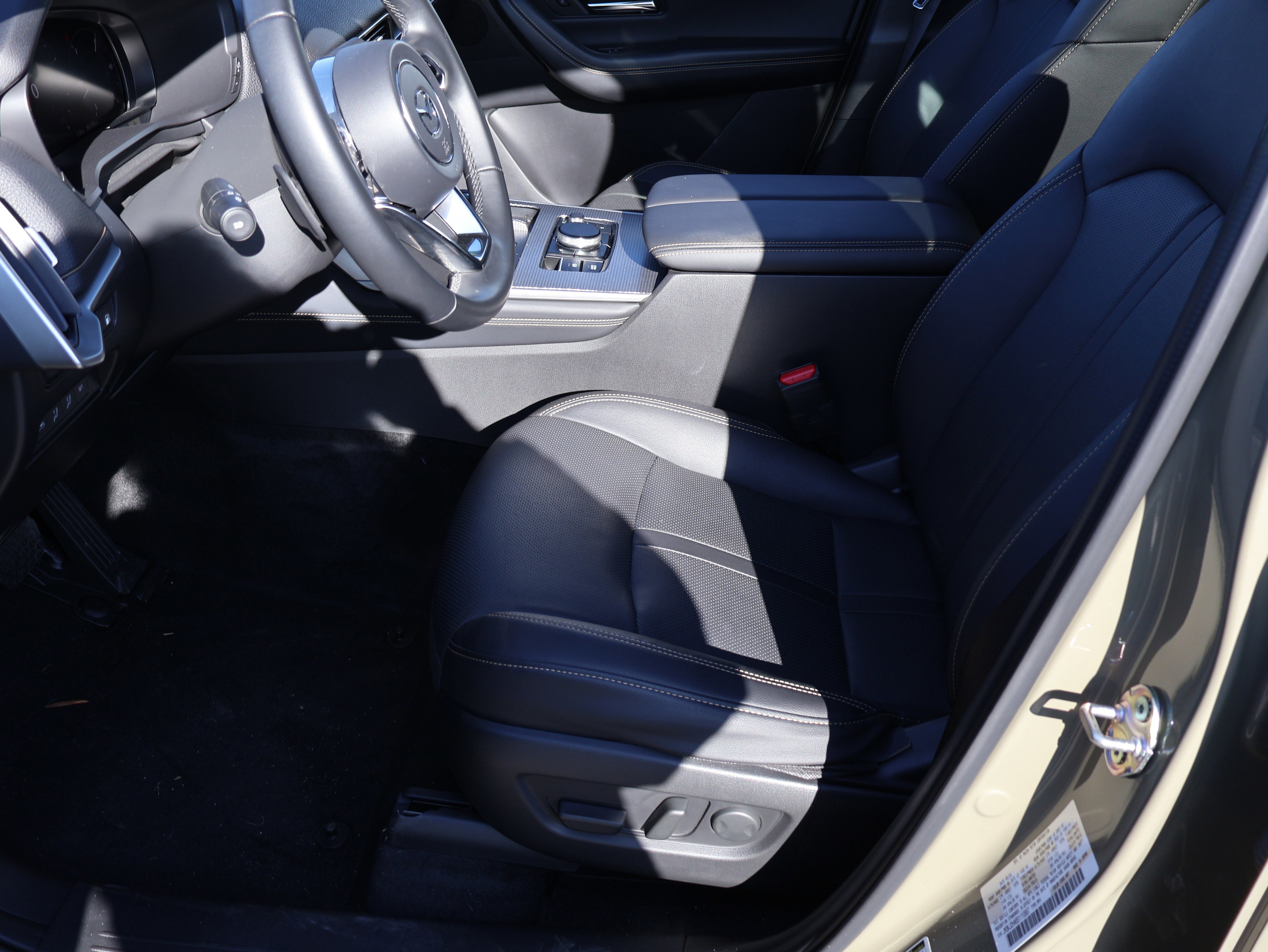 Certified 2025 MAZDA CX-70 Plug-In Hybrid w/ Premium Pkg image 41