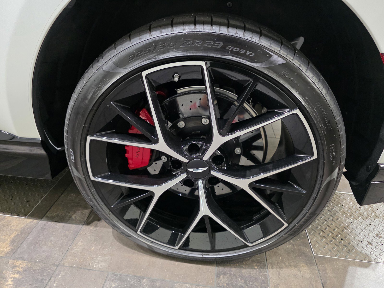 New 2025 Aston Martin DBX 707 image 4