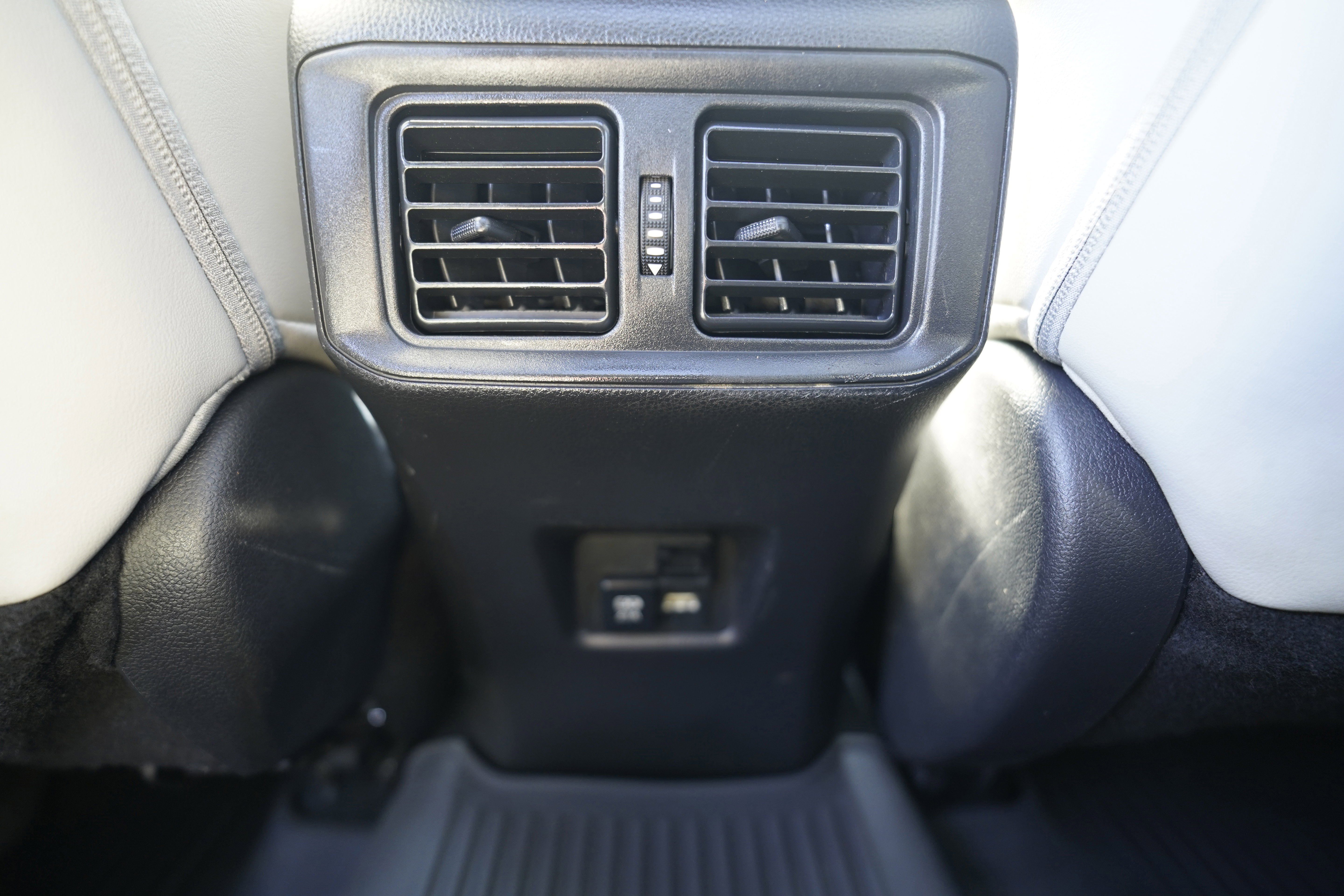 Used 2021 Toyota RAV4 Limited AWD/4WD image 13