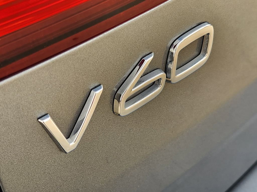 Used 2020 Volvo V60 T5 Cross Country AWD/4WD image 12