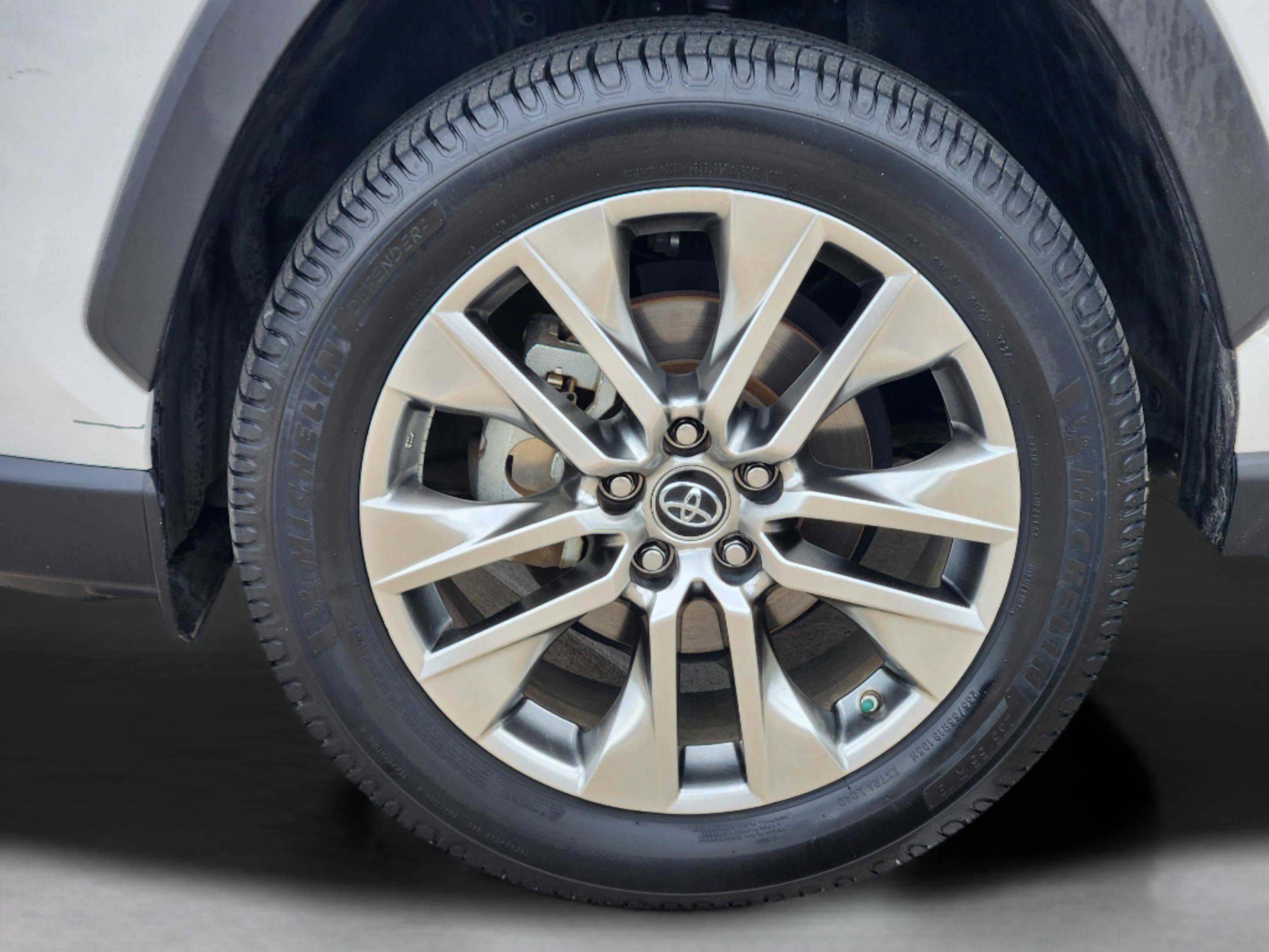 Used 2019 Toyota RAV4 XLE Premium FWD image 36