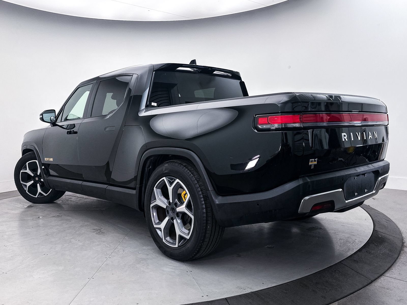 Used 2022 Rivian R1T Adventure AWD/4WD image 2
