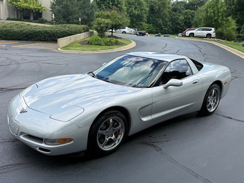 Used 2002 Chevrolet Corvette Coupe w/ Preferred Equipment Group2 RWD image 10