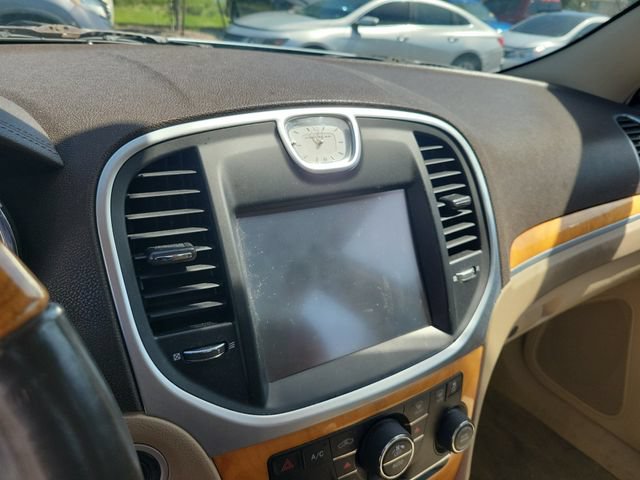 Used 2013 Chrysler 300 C RWD image 21