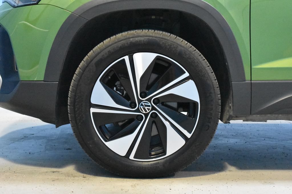 Certified 2025 Volkswagen Taos SE w/ Panoramic Sunroof Package AWD/4WD image 22