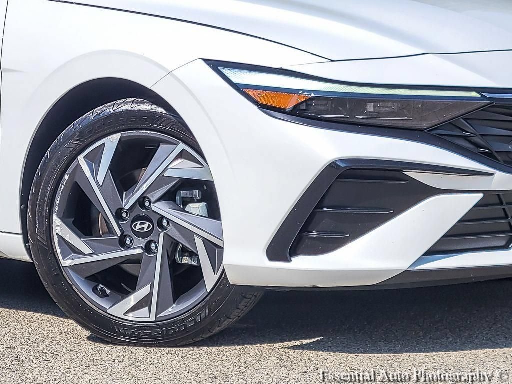 Used 2025 Hyundai Elantra SEL FWD image 5