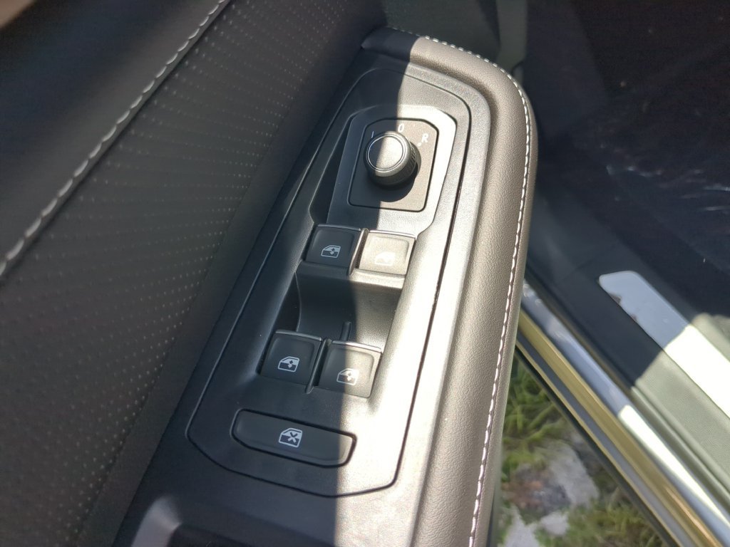 New 2026 Volkswagen Atlas SE FWD image 19