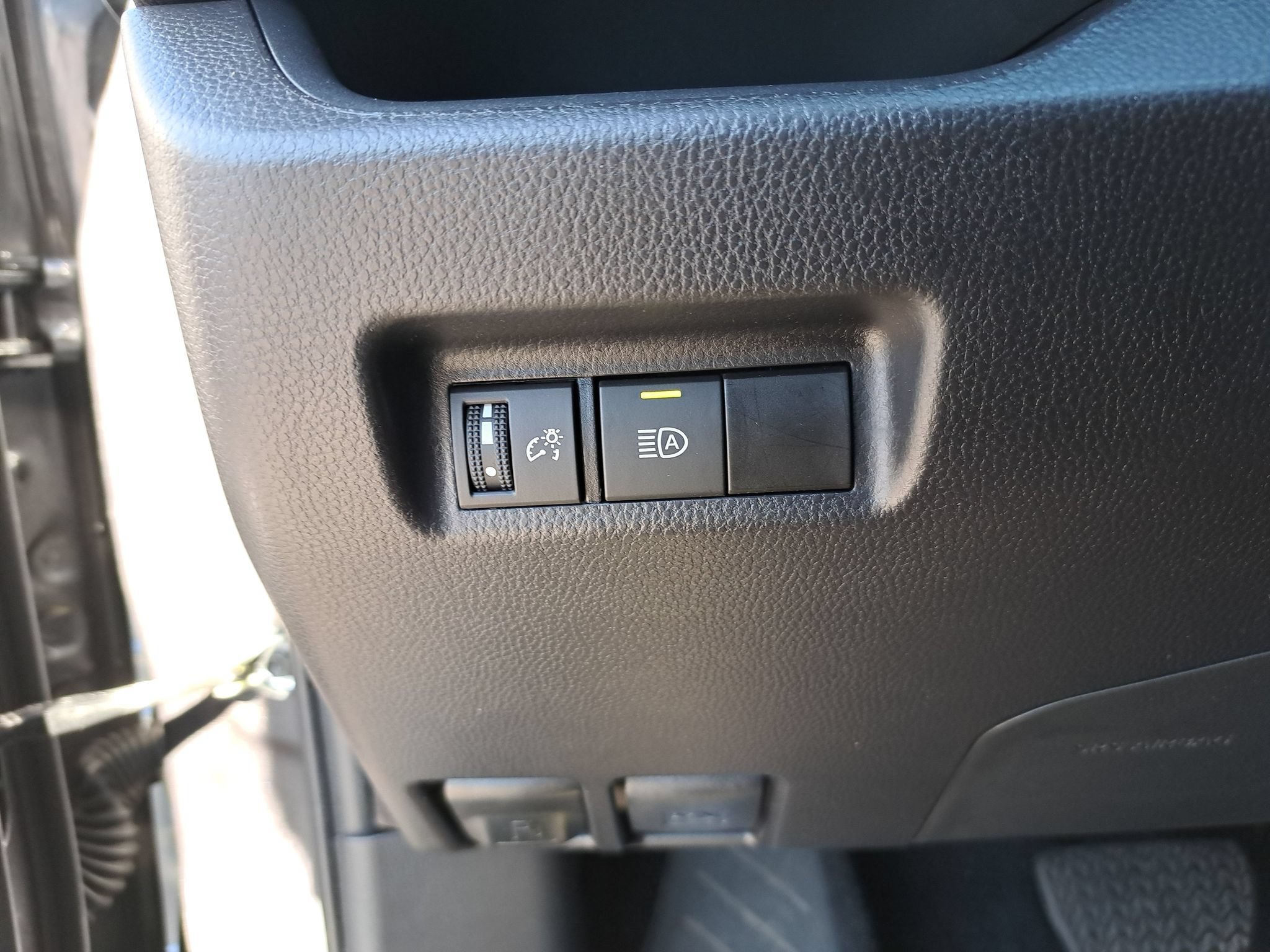 Used 2025 Toyota RAV4 LE AWD/4WD image 25
