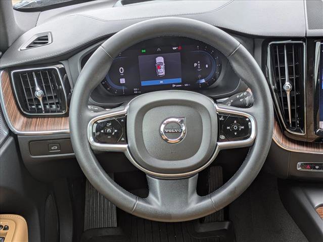 Used 2023 Volvo XC60 B5 Ultimate image 11
