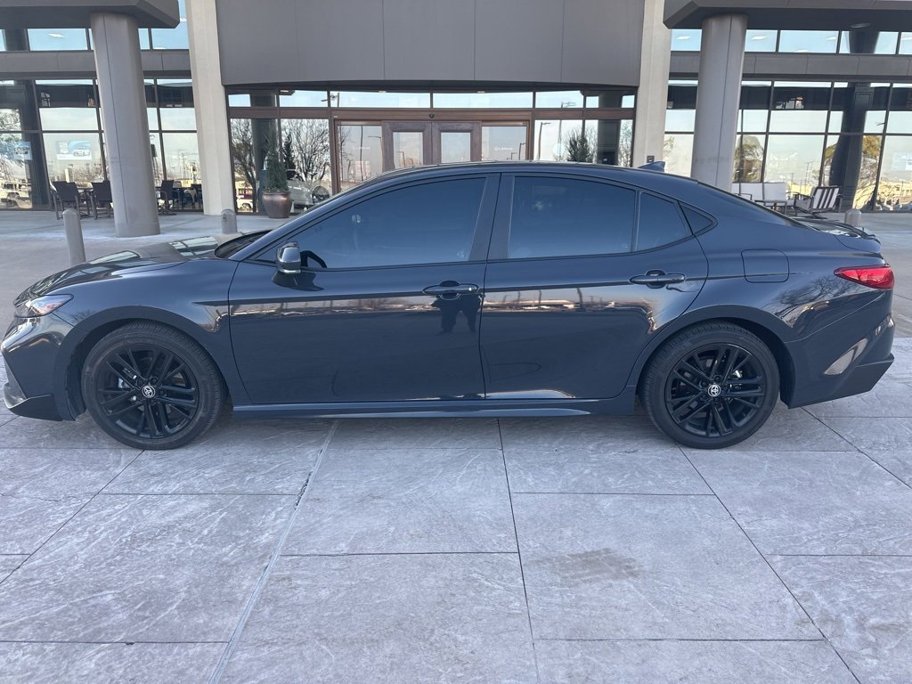Used 2025 Toyota Camry SE w/ Convenience Package image 2