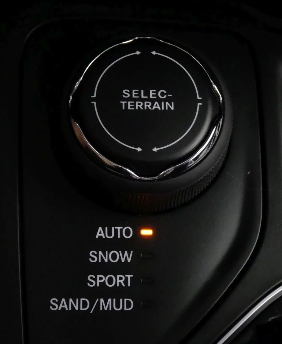 Used 2019 Jeep Cherokee Limited AWD/4WD image 22