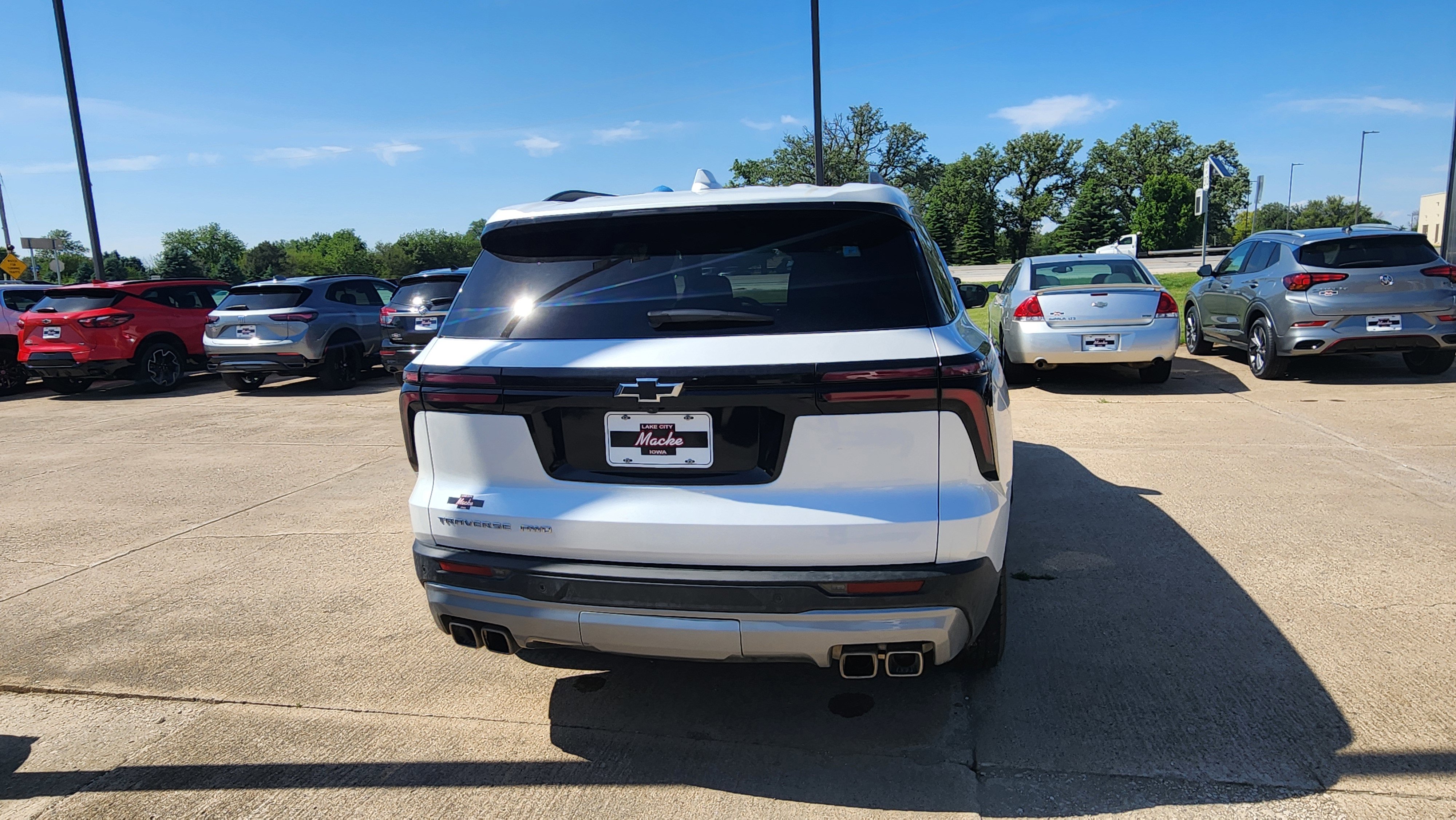 Used 2025 Chevrolet Traverse LT w/ Sun and Wheel Package AWD/4WD image 6