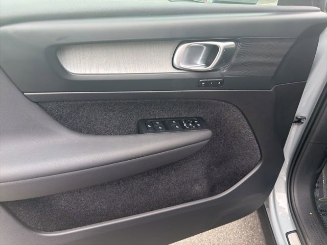 Certified 2025 Volvo XC40 B5 Core image 14