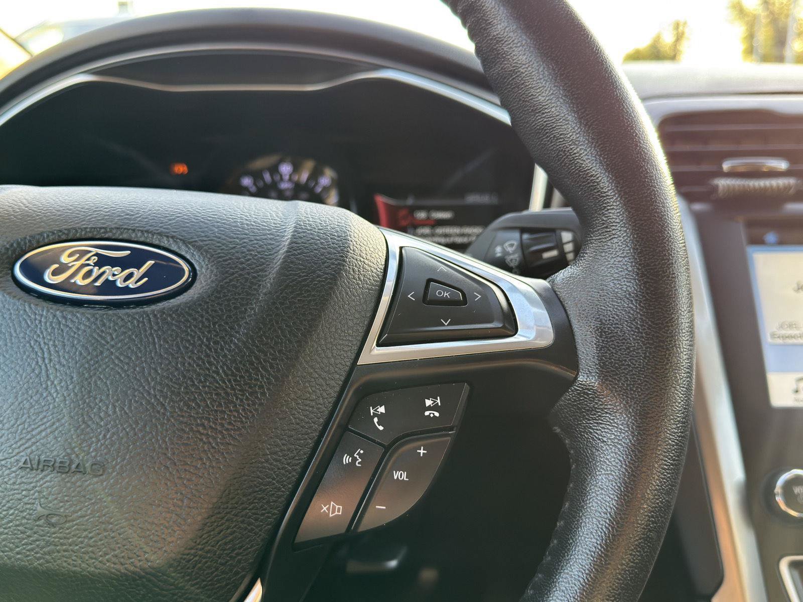 Used 2018 Ford Fusion SE w/ Equipment Group 602A FWD image 21