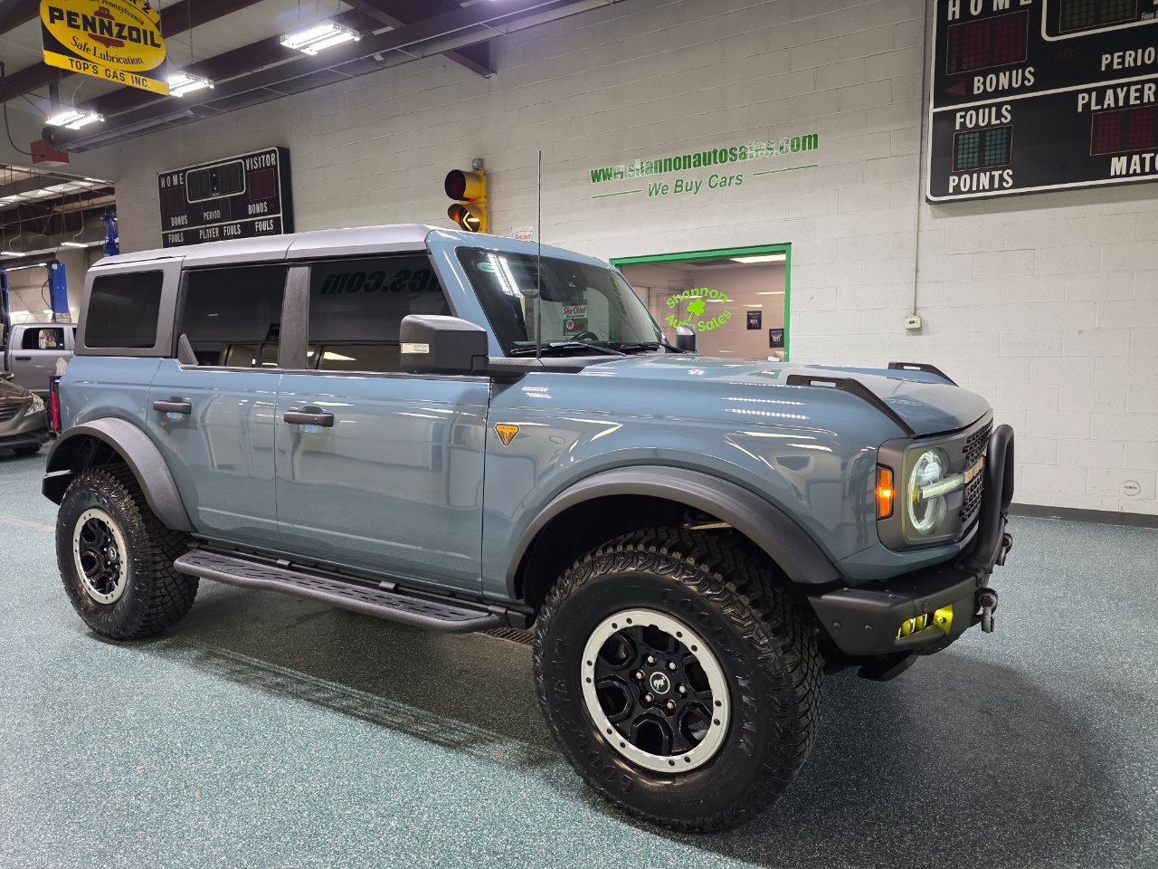 Used 2022 Ford Bronco Badlands image 3