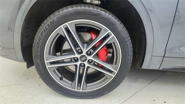 Used 2024 Audi Q5 e Prestige w/ Prestige Package image 65