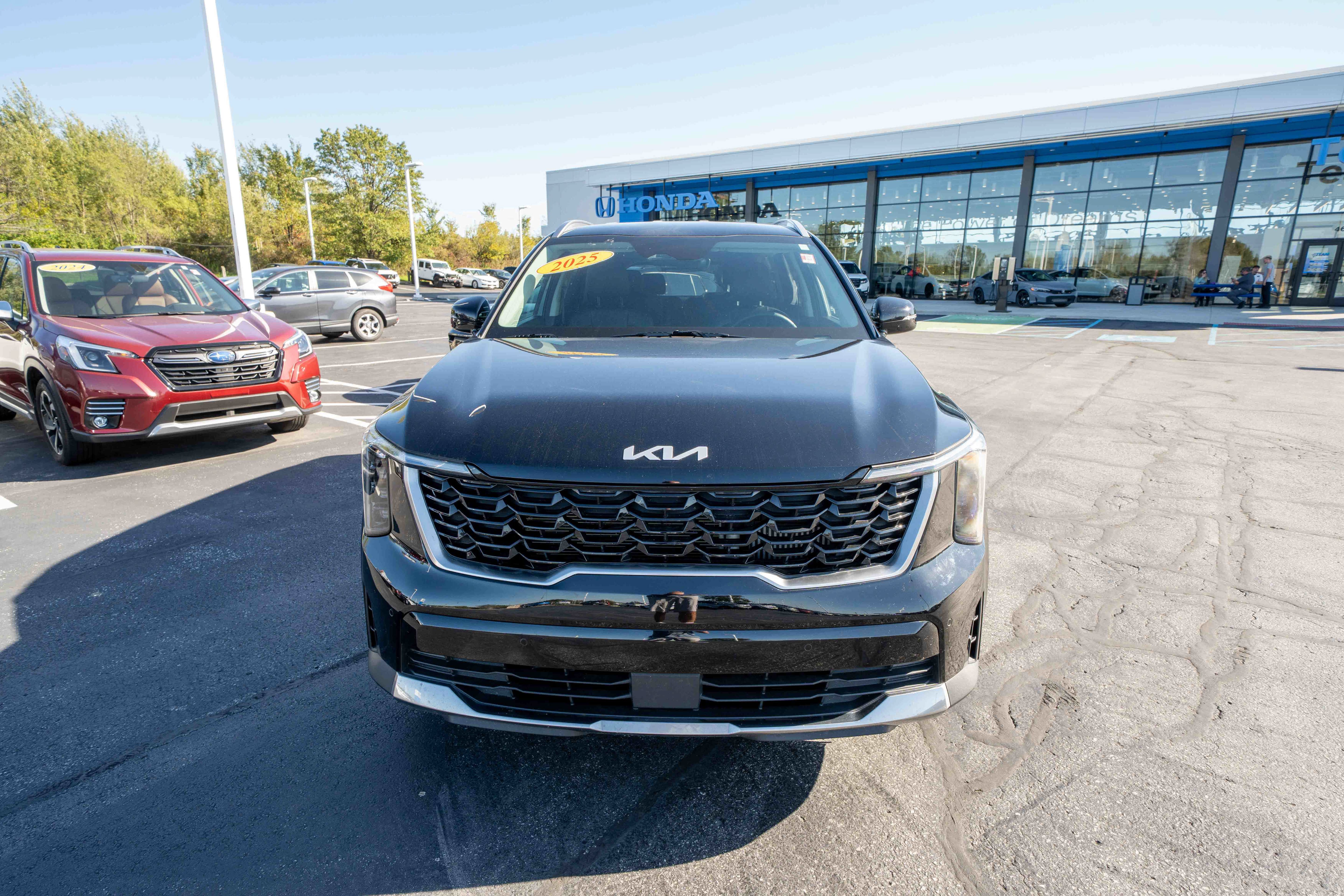 Used 2025 Kia Sorento EX FWD image 2