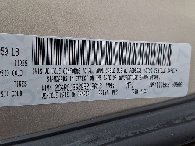 Used 2016 Chrysler Town & Country Touring image 28