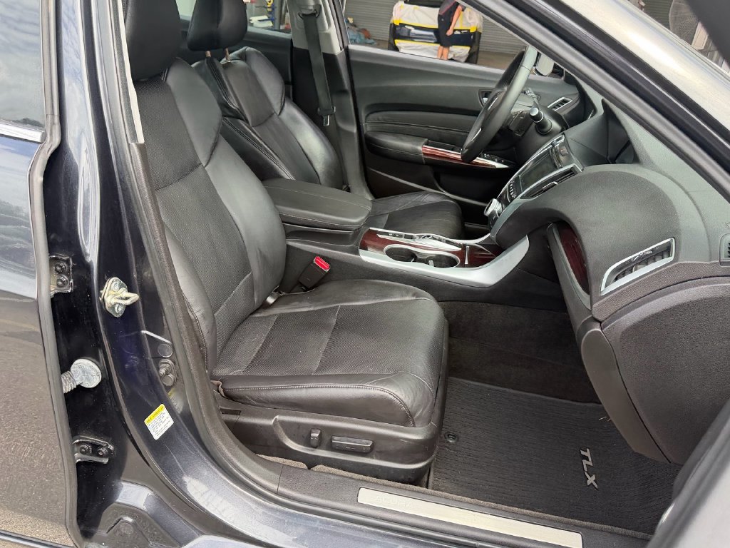 Used 2015 Acura TLX w/ Technology Package FWD image 17
