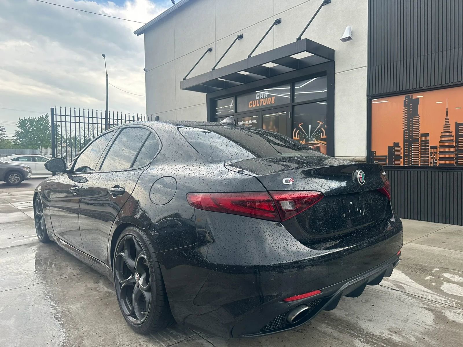 Used 2018 Alfa Romeo Giulia Ti Sport w/ Quick Order Package 22S Sport AWD/4WD image 5