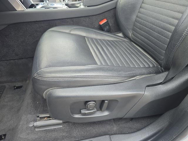 Used 2020 Land Rover Discovery Sport SE image 32