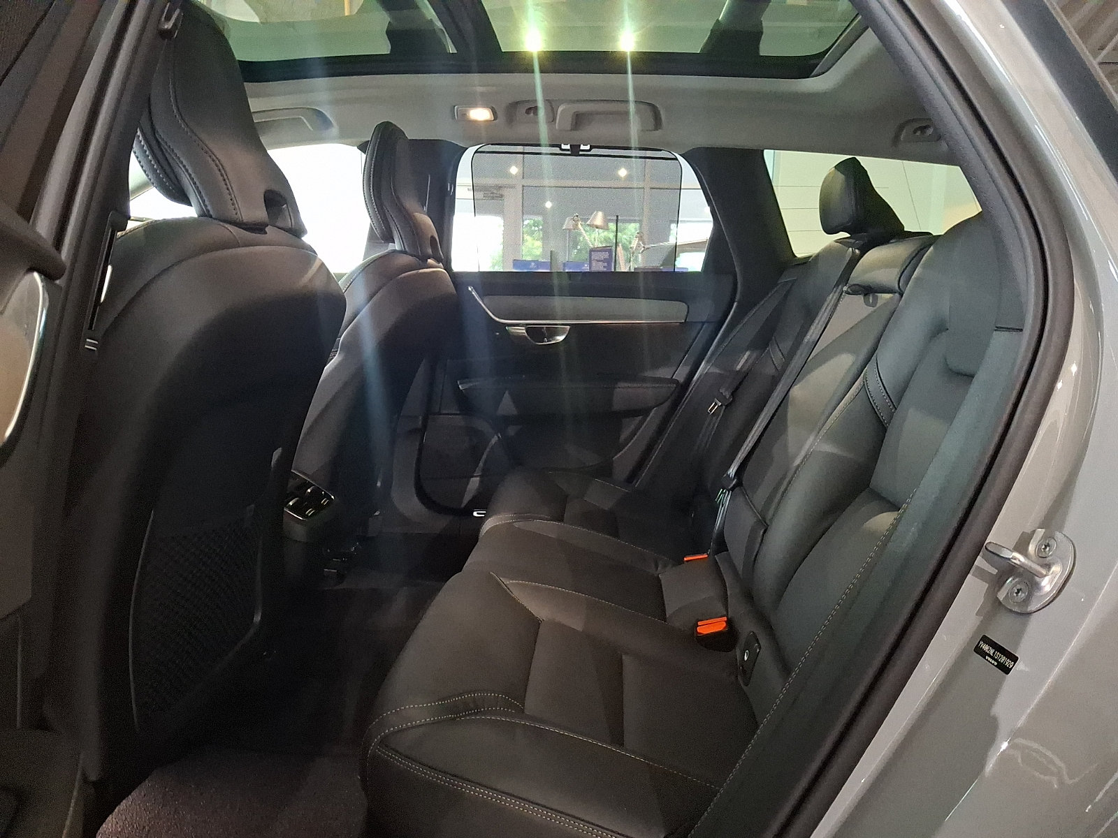 Used 2025 Volvo V90 B6 Cross Country Ultra AWD/4WD image 9