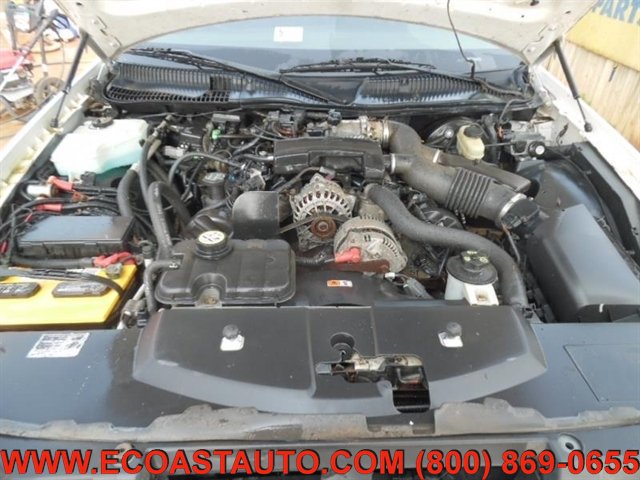Used 2003 Lincoln Town Car Executive RWD image 12