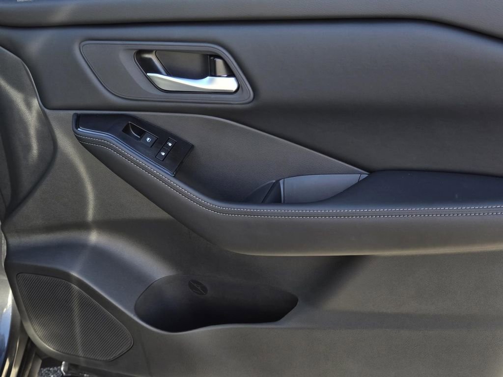 New 2026 Nissan Rogue SV image 8