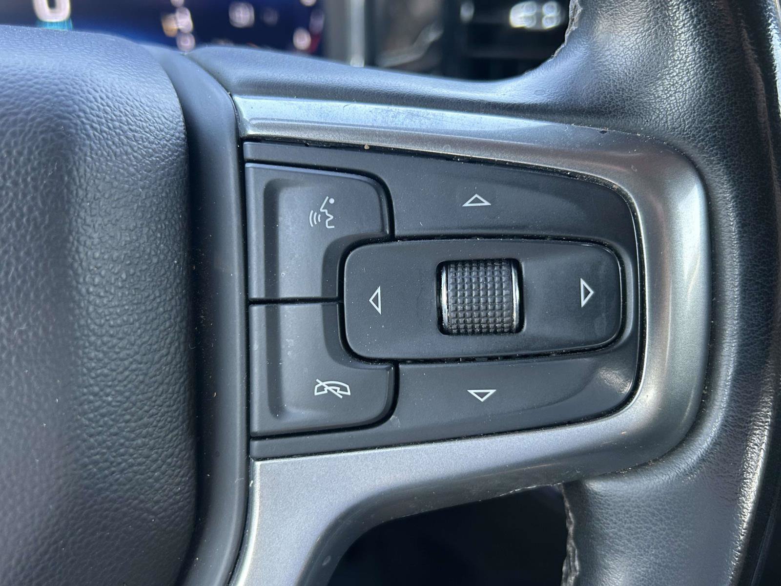 Used 2025 Chevrolet Silverado 1500 LT AWD/4WD image 23