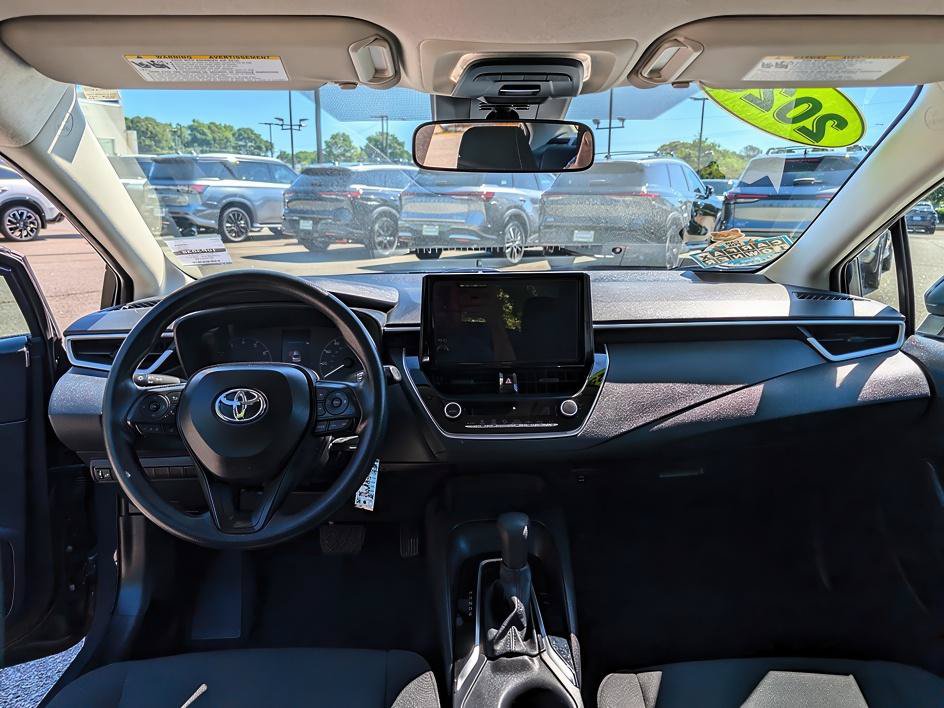 Used 2025 Toyota Corolla LE FWD image 11