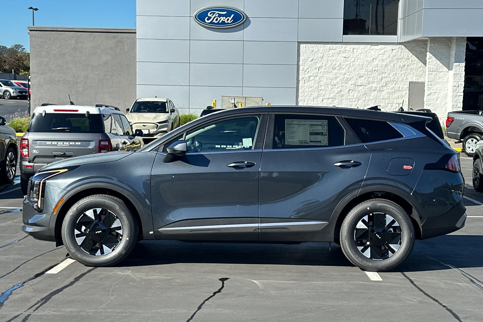 New 2027 Kia Sportage LX FWD image 7