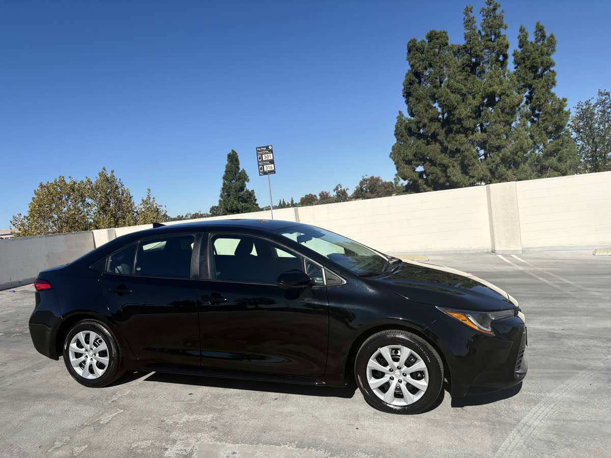 Used 2024 Toyota Corolla LE image 33