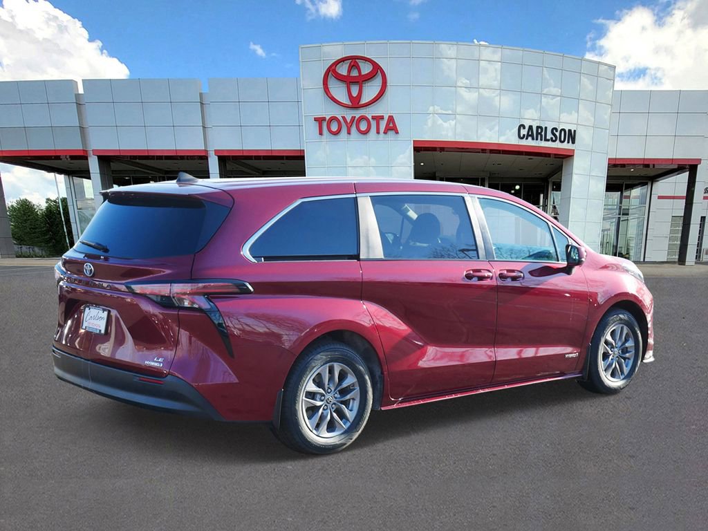 Certified 2021 Toyota Sienna LE image 5