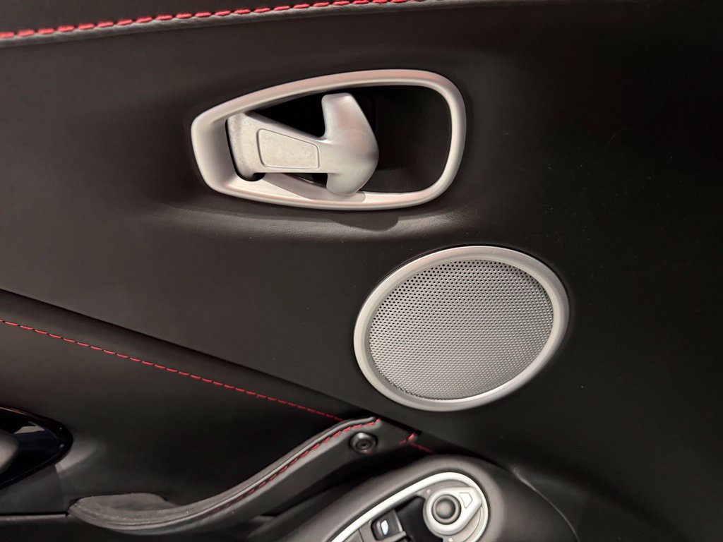 Used 2020 Aston Martin V8 Vantage Coupe RWD image 33