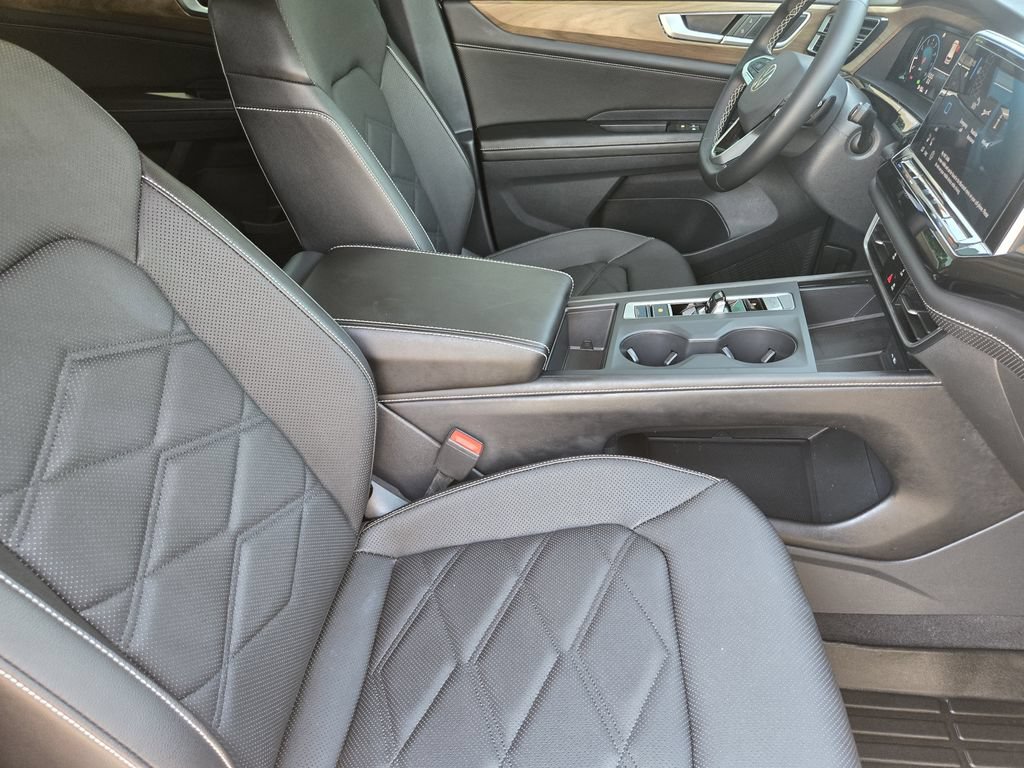 Used 2024 Volkswagen Atlas SE AWD/4WD image 19